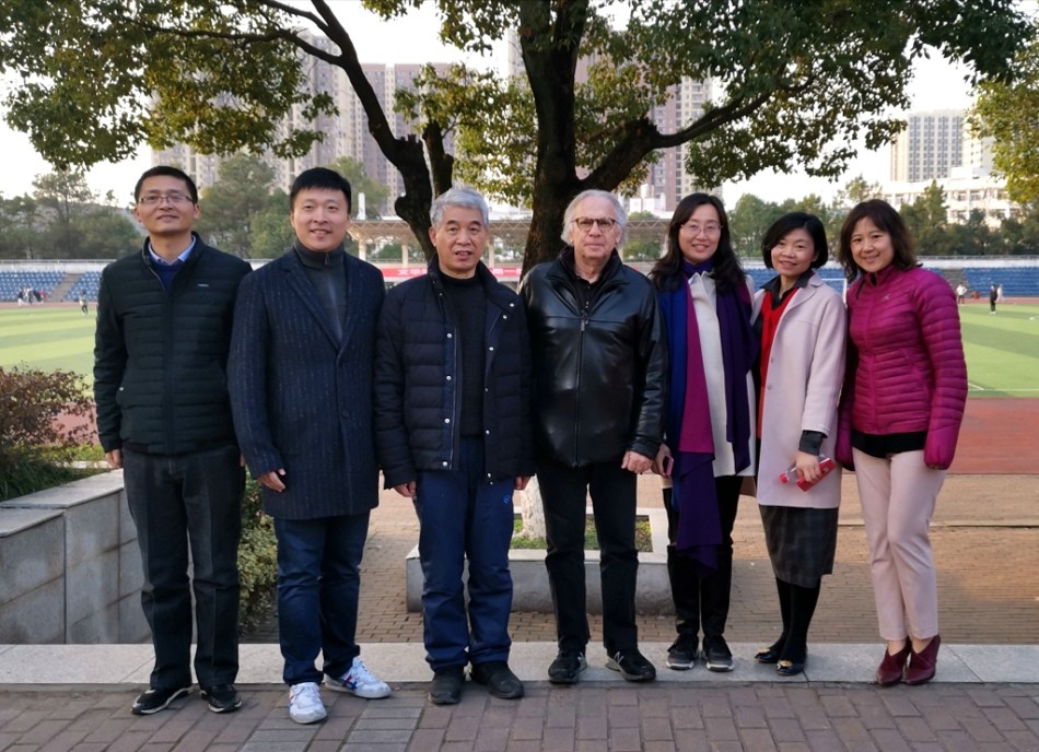 合影.jpg 合影.jpg